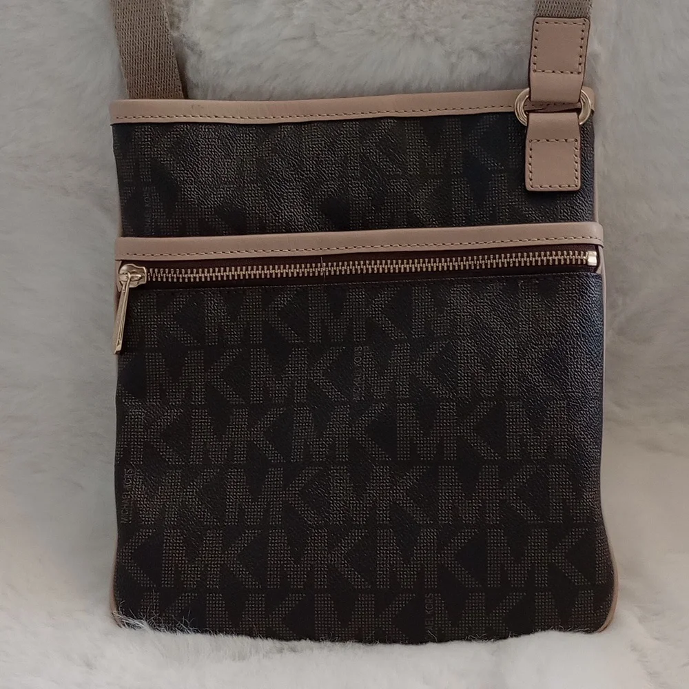 Michael Kors Cross Body Bag - Picture 3 of 10